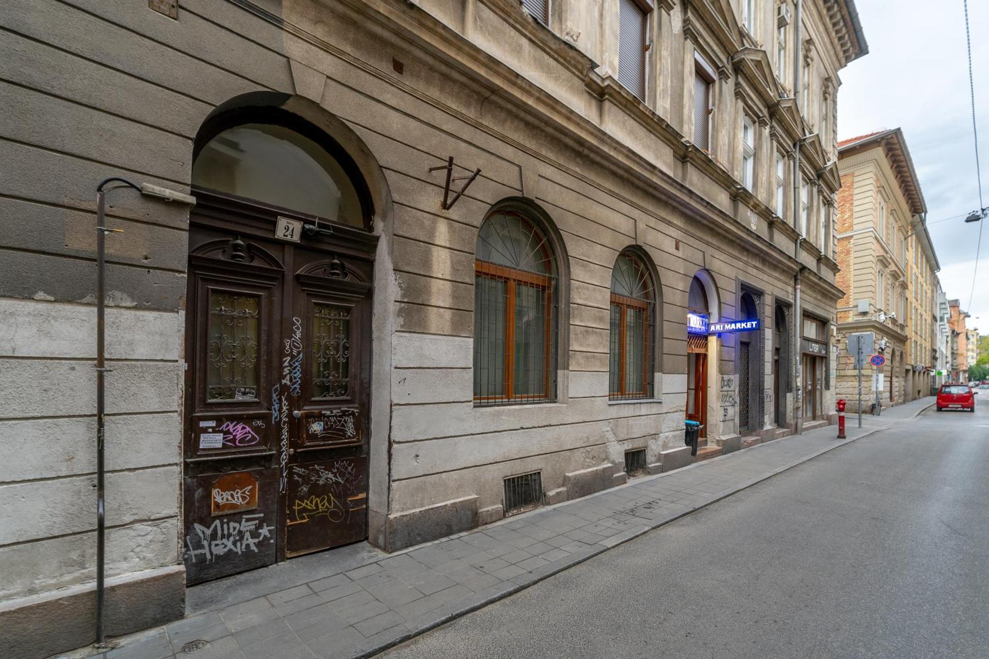 Azure Oasis In The Heart Of The City ブダペスト エクステリア 写真